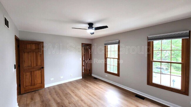 Building Photo - 3467 Charlemaine Dr