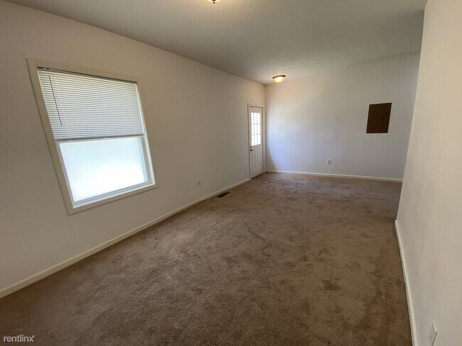 Building Photo - 2 br, 1.5 bath Duplex - 111 S Linden St Apt 2