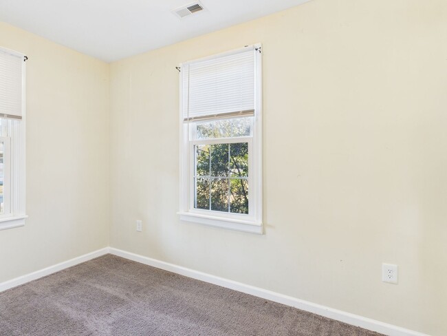 Building Photo - 604 W Vine St