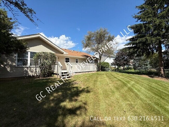 Building Photo - 735 Grandview Dr