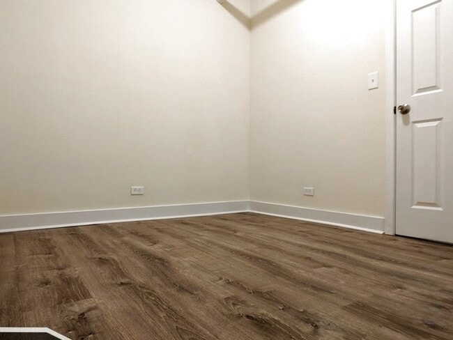 Building Photo - 1542 N Kedzie Ave