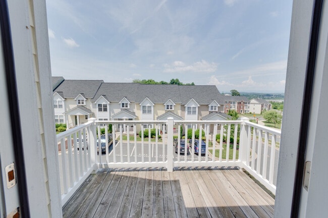 Building Photo - 2170 Saranac Ct