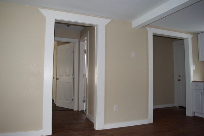 Building Photo - Beautifully Updated 3-Bedroom Home Near Downtown