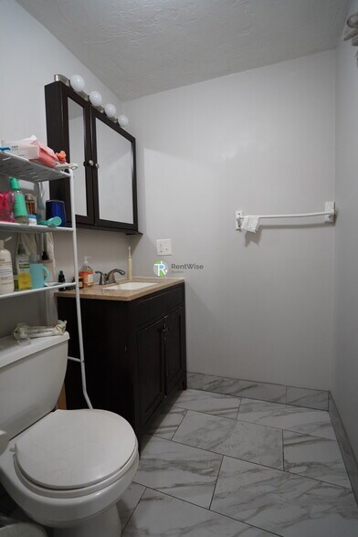 Building Photo - 146 Chiswick Rd