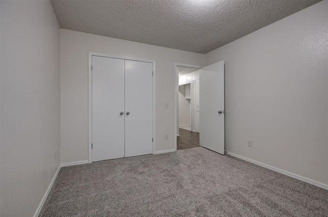 Building Photo - 9021 N Rockwell Dr