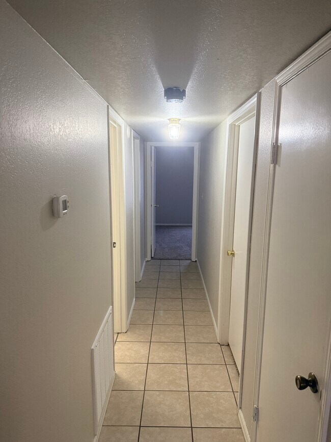 Building Photo - 828 Hardy Springs Cir