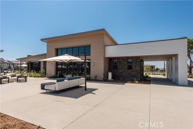 Building Photo - 400 Loon