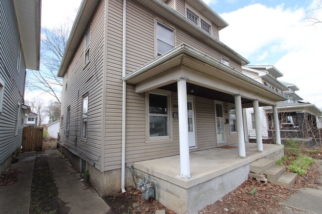 Building Photo - 202-204 Harrison Street Middletown OH 45042