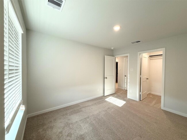 Building Photo - 3914 Flora Fld Dr