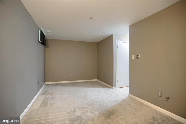 Building Photo - 618 Milford Ct