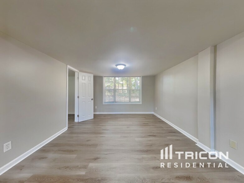 Building Photo - 235 Princeton Way