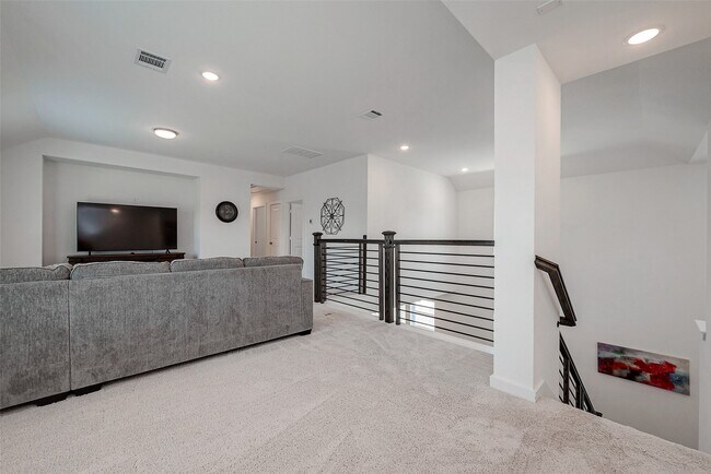 Building Photo - 430 W Cascade Heights Dr