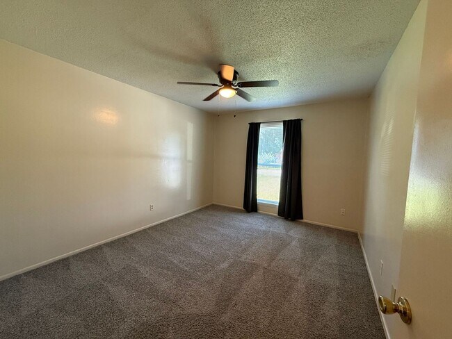 Building Photo - 133 Village Cir