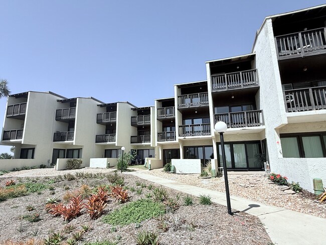 Building Photo - 5650-5A1A A1A S