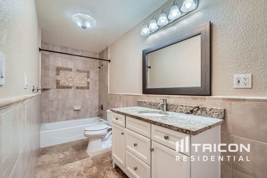 Building Photo - 321 Hollowtree Dr