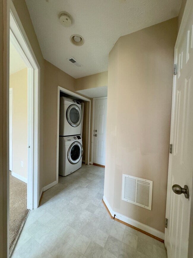 Building Photo - Charming 3BD/2BA/2 Half Bath Townhome with Garage in Aberdeen, MD!