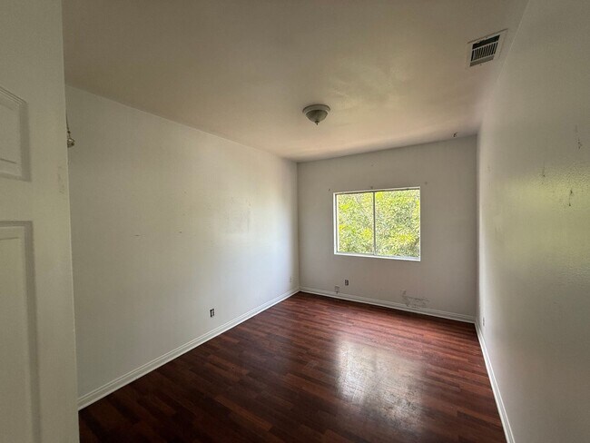 Building Photo - 023rd St 690