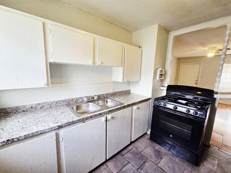 Building Photo - 1509 Sycamore St