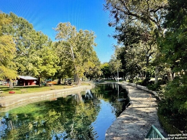 Building Photo - 935 Allen Ave