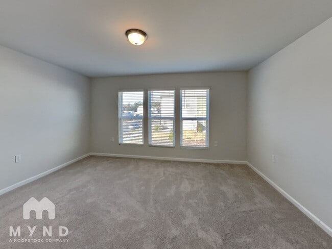 Building Photo - 807 McKenzie Pk Ter