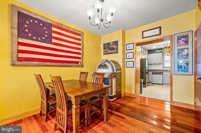 Building Photo - 1520 Dorrance St