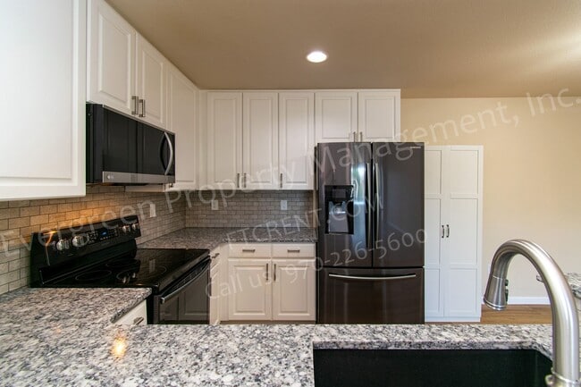 Building Photo - 5225 White Willow Dr