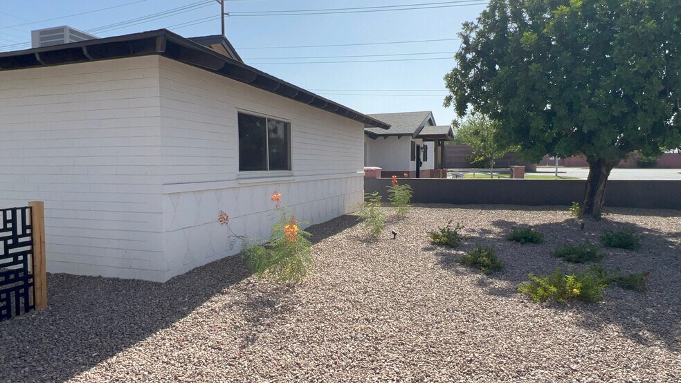 Building Photo - 6407 E Wilshire Dr
