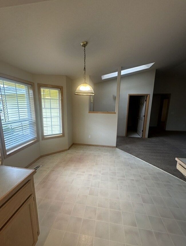 Building Photo - Ranch, 2 Bedroom + Bonus Room / Office.