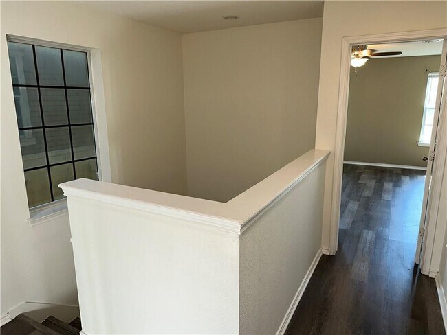 Building Photo - 1042 Dorn