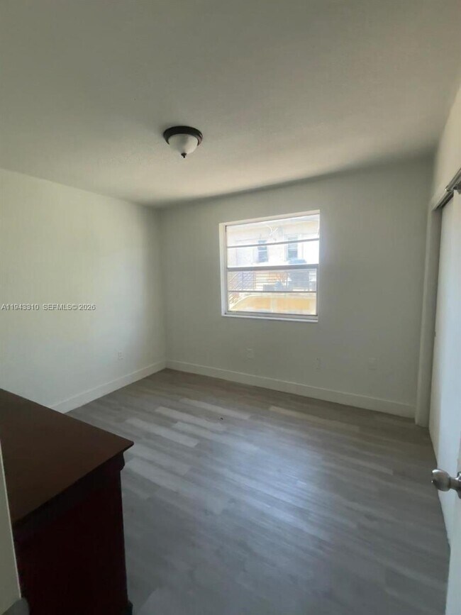 Building Photo - 1320 SW 6th St