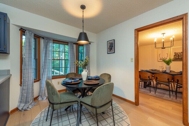 Building Photo - 41 Little Forest Dr