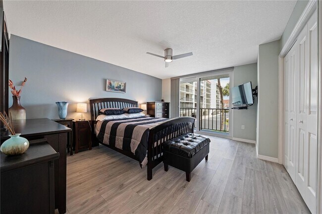 Building Photo - 19111 Vista Bay Dr