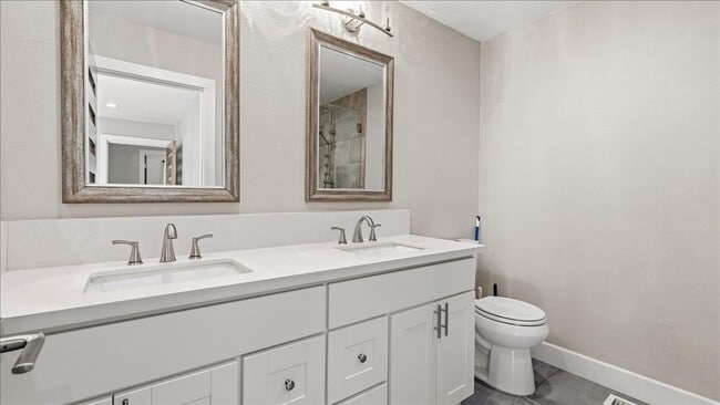 Building Photo - 1016 Woodglen Dr