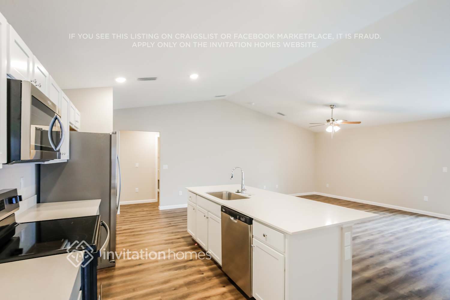 Building Photo - 1702 SW Airoso Blvd