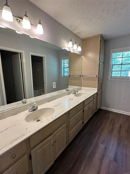 Building Photo - 7204 Brampton Ln