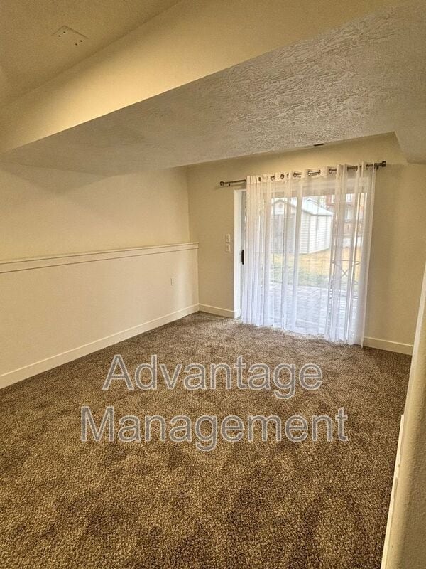 Building Photo - 741 1420 W