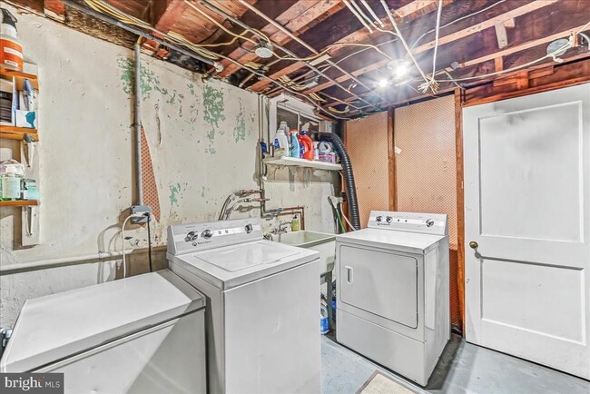 Building Photo - 4 S Chester Ave