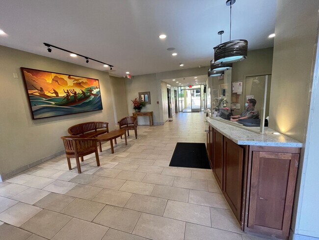 Building Photo - Gorgeous renovated high-floor apartment in great building.