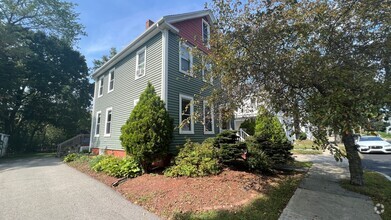 Building Photo - Lovely 3 Bedroom New Englander in Wonderfu...