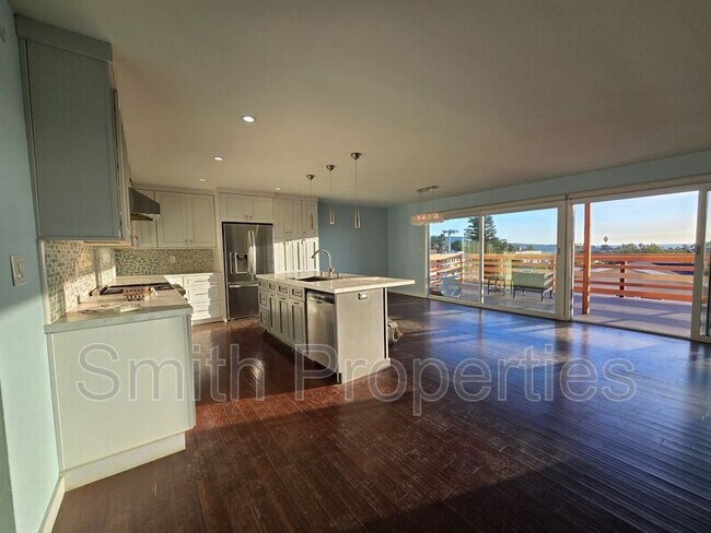 Building Photo - 509 N Helberta Ave