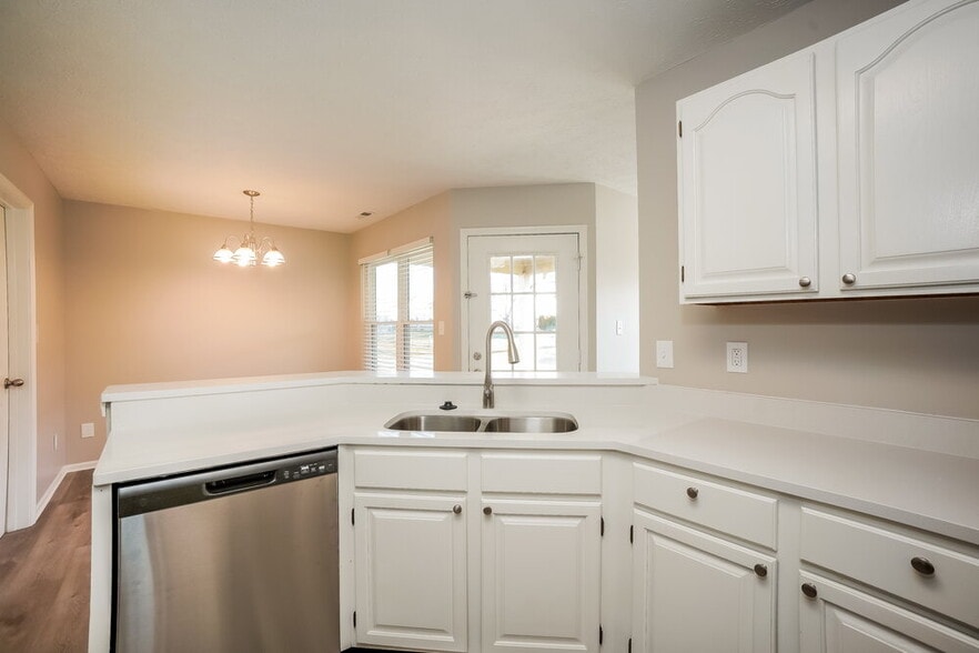 Building Photo - 509 Village Blvd