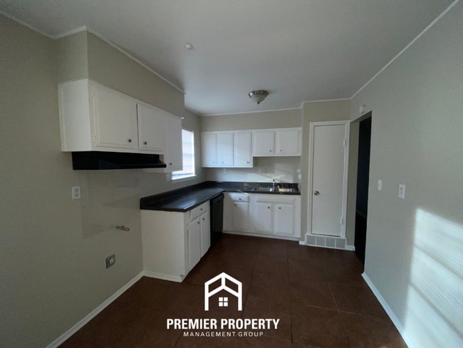 Building Photo - 4155 Windermere Rd