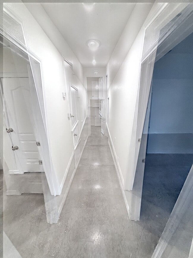 Building Photo - Modern 3-Bedroom Single-Story Home with St...