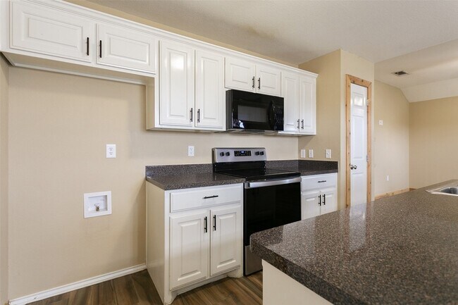 Building Photo - 608 Mesquite Dr
