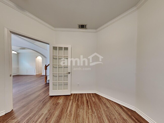 Building Photo - 222 Paradise Way