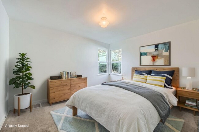 Building Photo - **Bright and Spacious 2-Bedroom Home in the Heart of Denver!!**