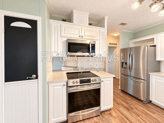 Building Photo - 116 Dolphin Dr S