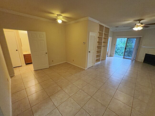 Building Photo - 6666 Harbor Town Dr