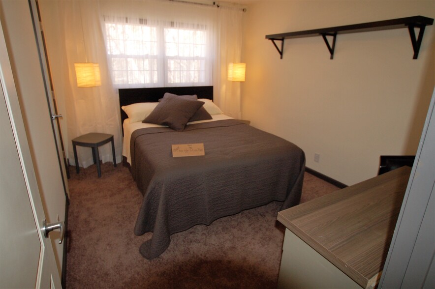 Master Bedroom - 14711 N River Beach Dr