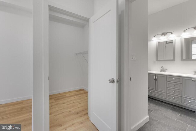 Building Photo - 2045 Trenton Ave
